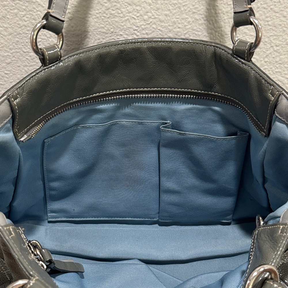 π©Ά Coach Stunning Gray Shoulder Bag with Light Blue Interior π©΅ - Picture 8 of 8